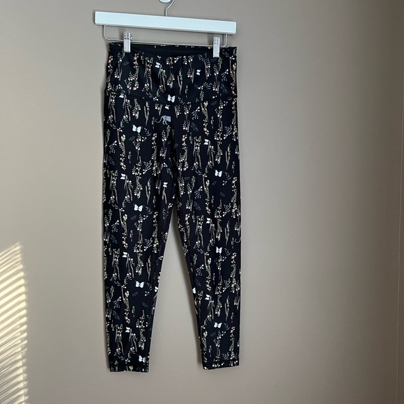 Victoria’s Secret Victoria Sport Jungle Cat Floral Black Leggings - Size M - EUC - Picture 3 of 7